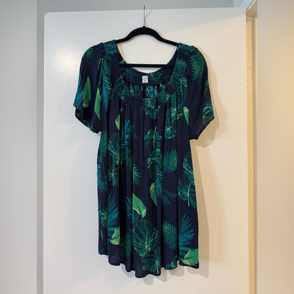 Old Navy Tops - Old navy 3x tropical leaf short sleeve blouse with navy background